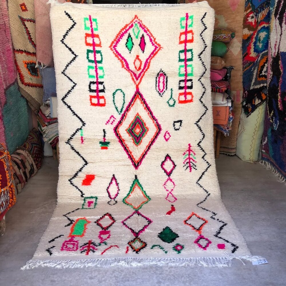 Beautiful authentic Azilal Moroccan Rug -  8’2”X5’1 - Pure Wool Bohemian Carpet